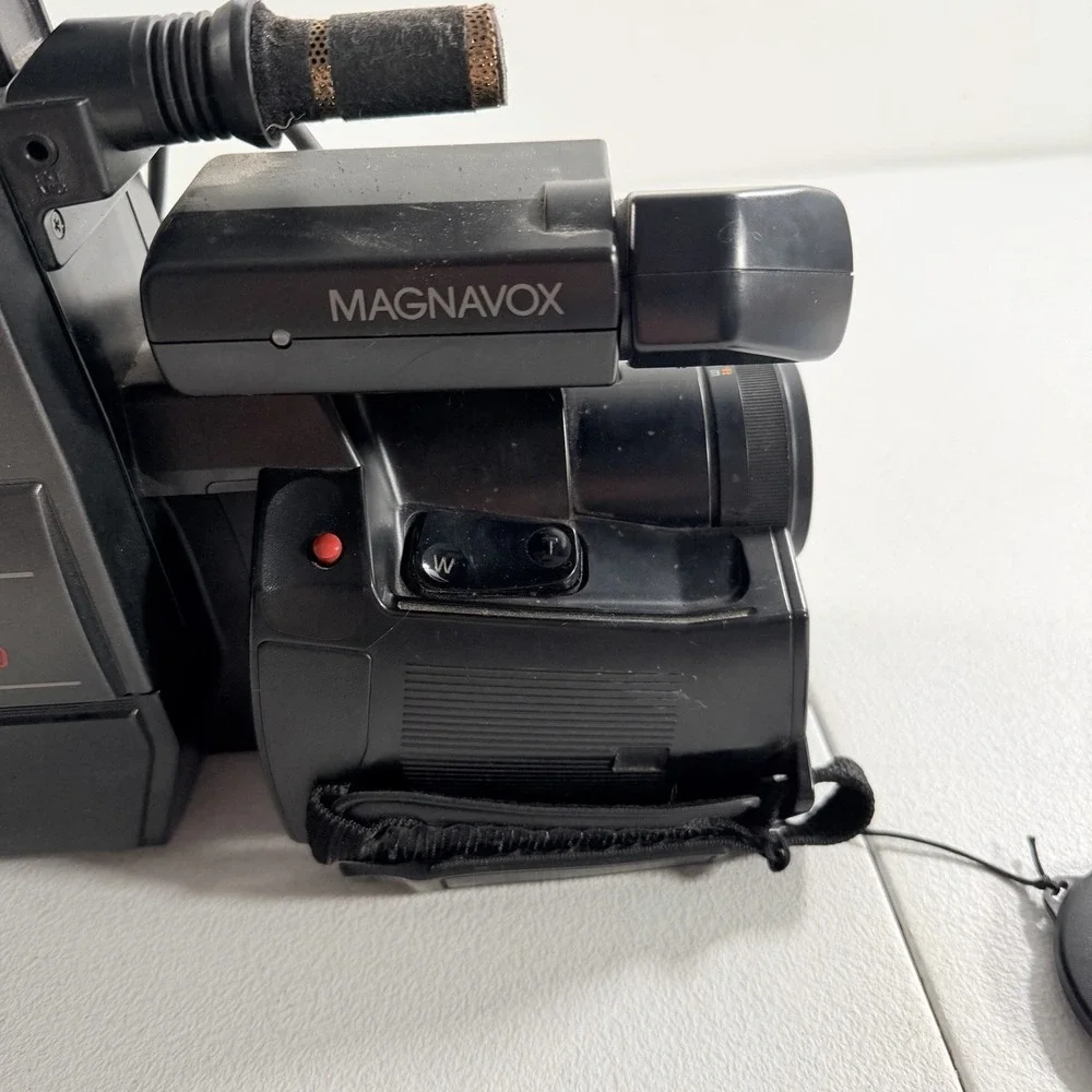 Vintage Magnavox Movie Maker VHS Camcorder CVJ310AV01 AS IS FOR PARTS REPAIR